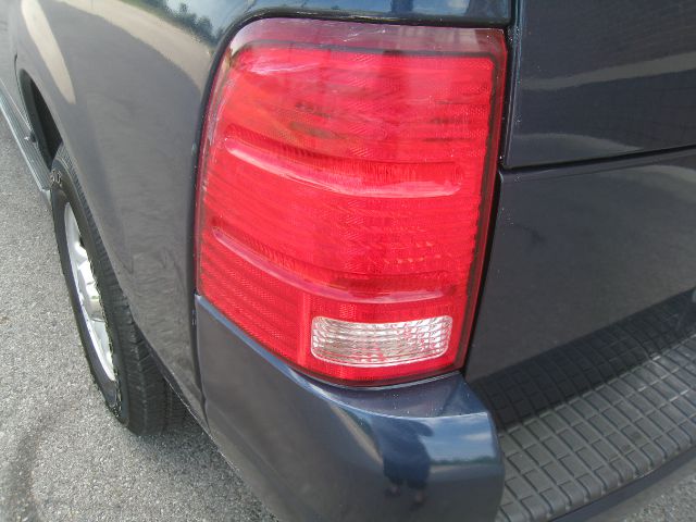 Ford Explorer 2003 photo 28