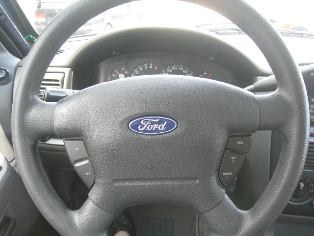 Ford Explorer 2003 photo 9