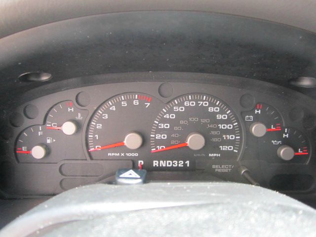 Ford Explorer 2003 photo 2