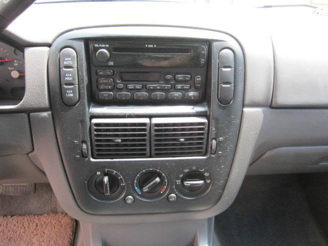 Ford Explorer 2003 photo 6