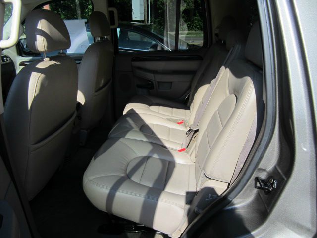 Ford Explorer 2003 photo 6
