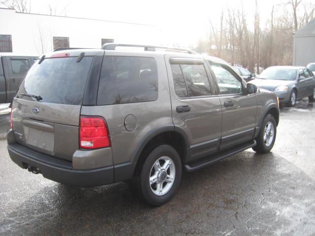Ford Explorer 2003 photo 2