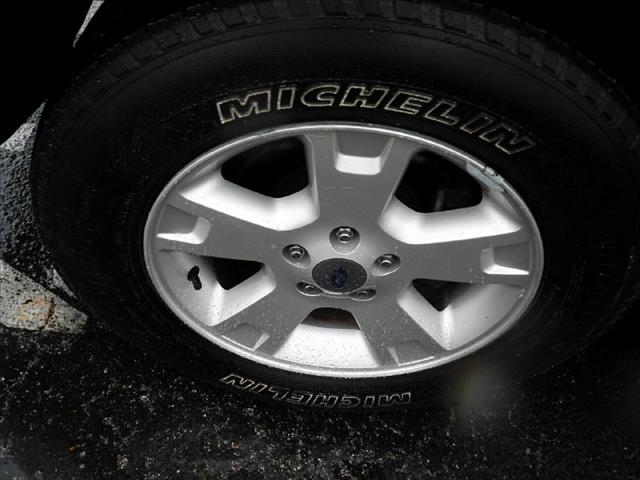 Ford Explorer 4dr Sdn XLS (natl) Sedan SUV