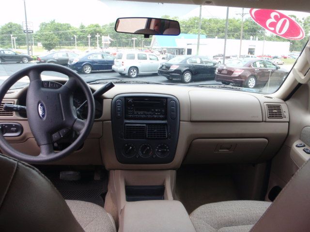 Ford Explorer 2500 4WD SUV