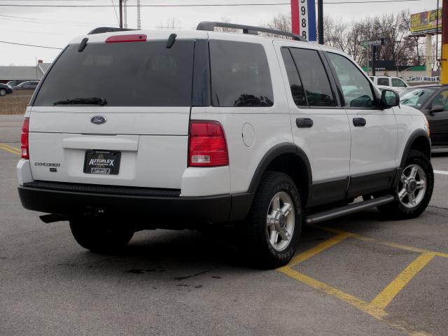 Ford Explorer 2003 photo 4