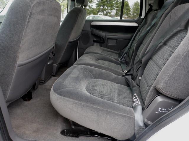 Ford Explorer 2003 photo 2