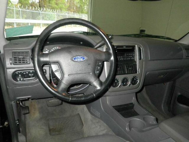 Ford Explorer 2003 photo 2