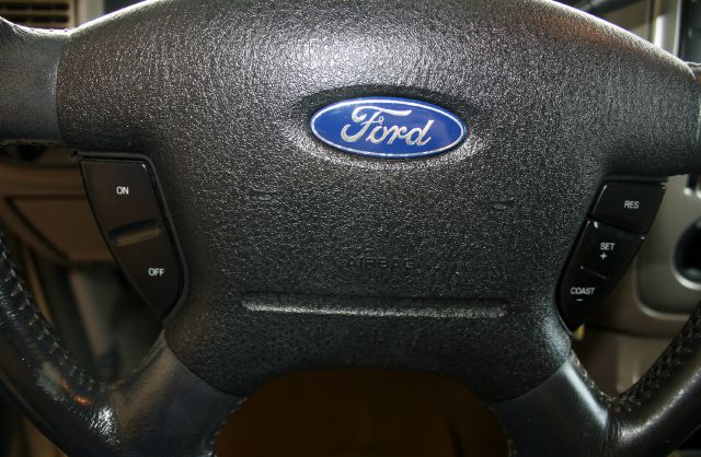 Ford Explorer 2003 photo 8