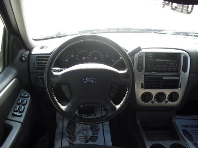 Ford Explorer 2003 photo 3