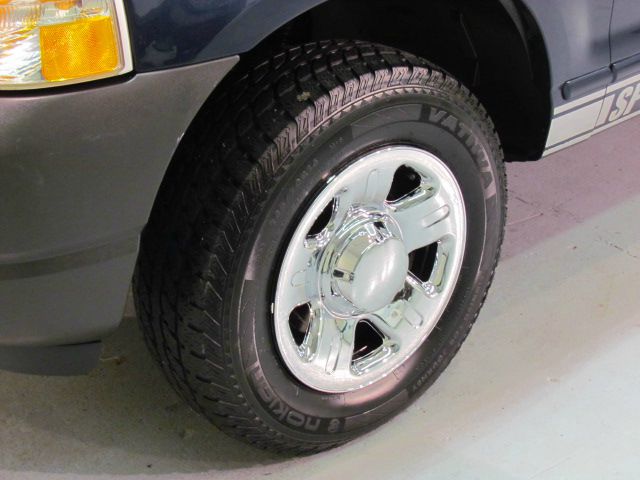 Ford Explorer 2003 photo 3