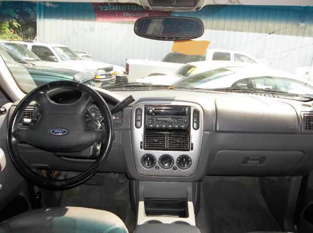 Ford Explorer 2003 photo 1