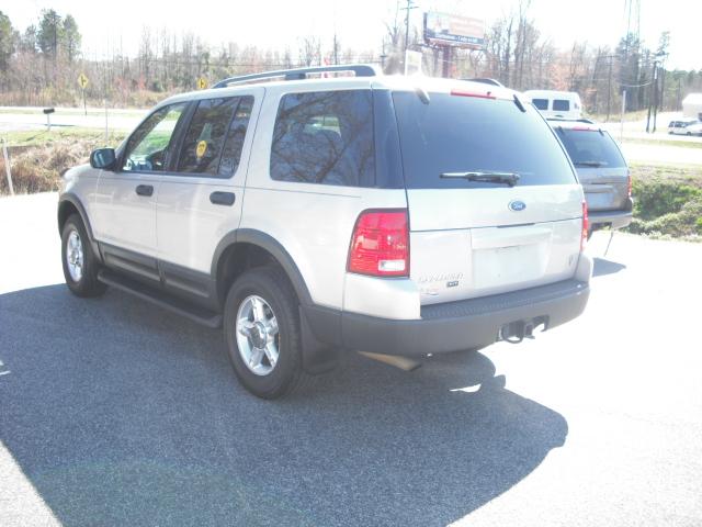 Ford Explorer 2003 photo 2