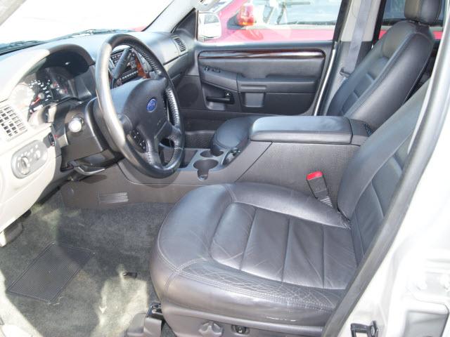 Ford Explorer 2003 photo 2