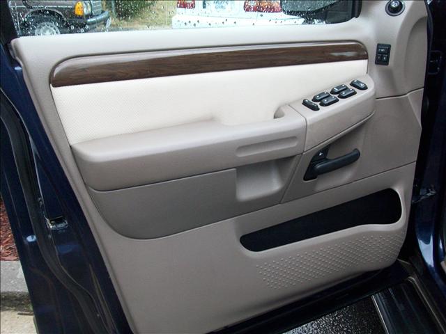Ford Explorer 2003 photo 1