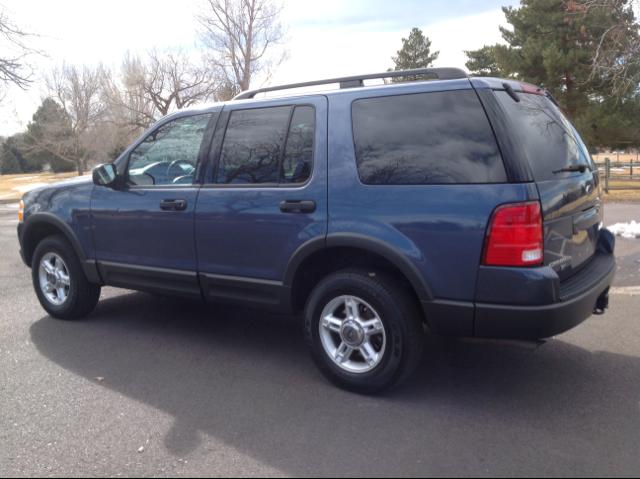 Ford Explorer 2003 photo 2