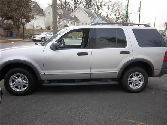 Ford Explorer 2003 photo 2