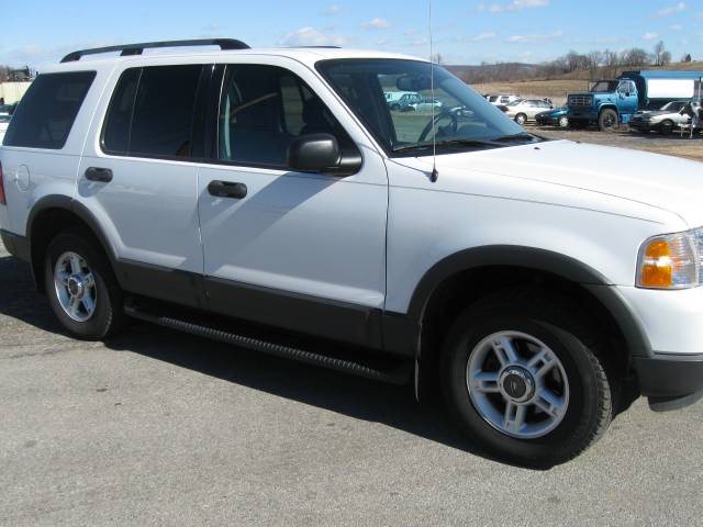 Ford Explorer 2003 photo 1