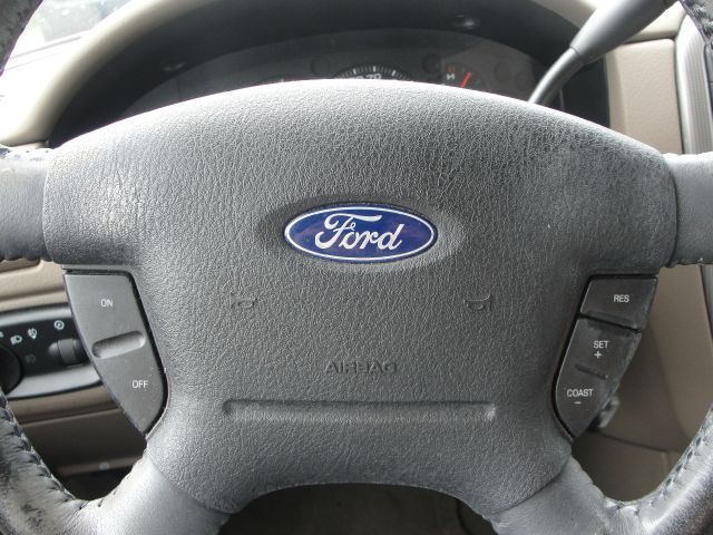 Ford Explorer 2003 photo 8