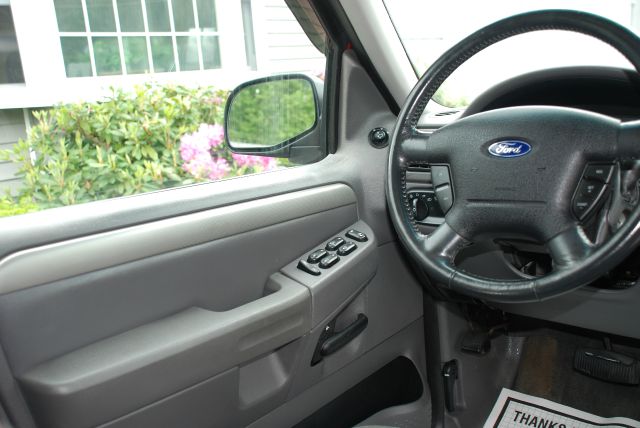 Ford Explorer 2003 photo 11