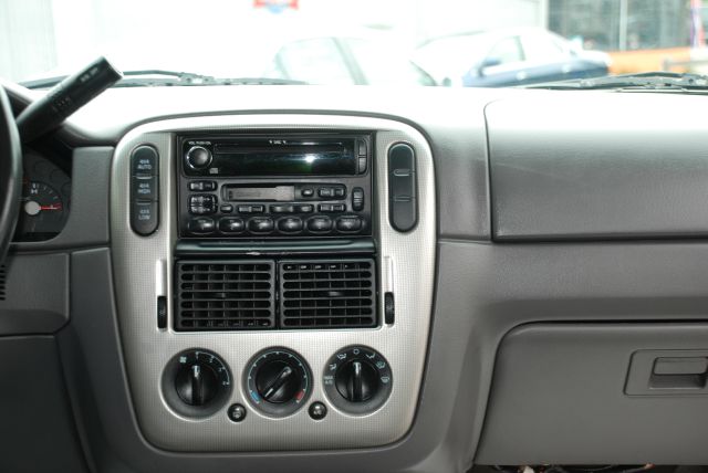 Ford Explorer 2003 photo 12