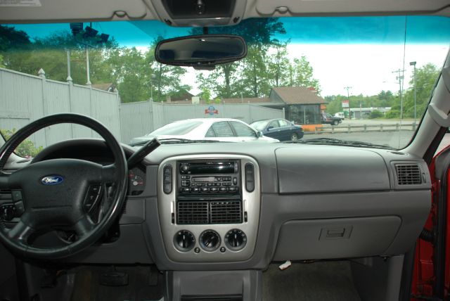 Ford Explorer 2003 photo 2