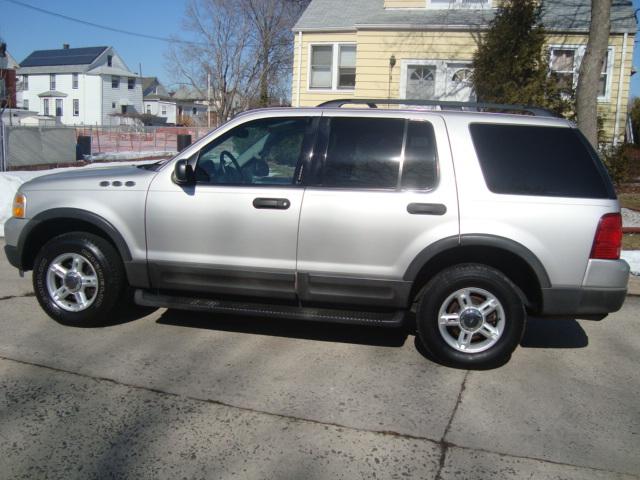 Ford Explorer 2003 photo 2