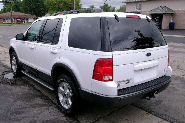 Ford Explorer 2003 photo 2
