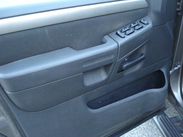 Ford Explorer 2003 photo 2