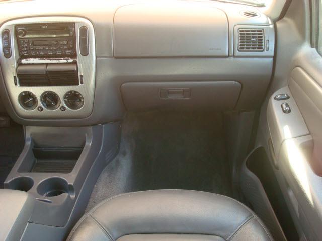 Ford Explorer 2003 photo 4