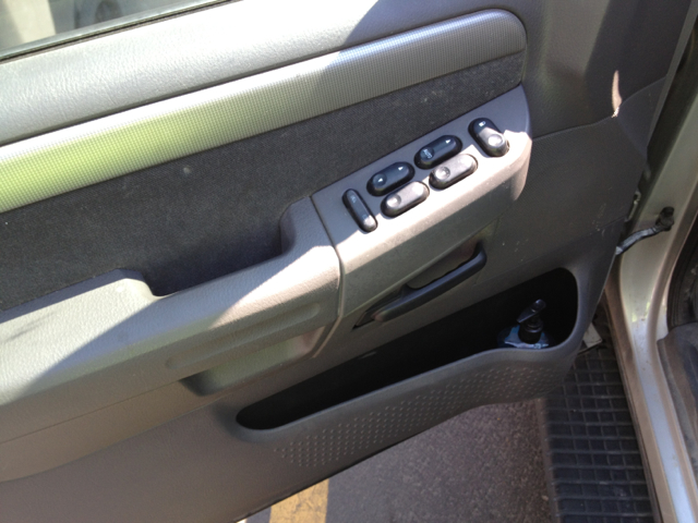 Ford Explorer 2003 photo 2