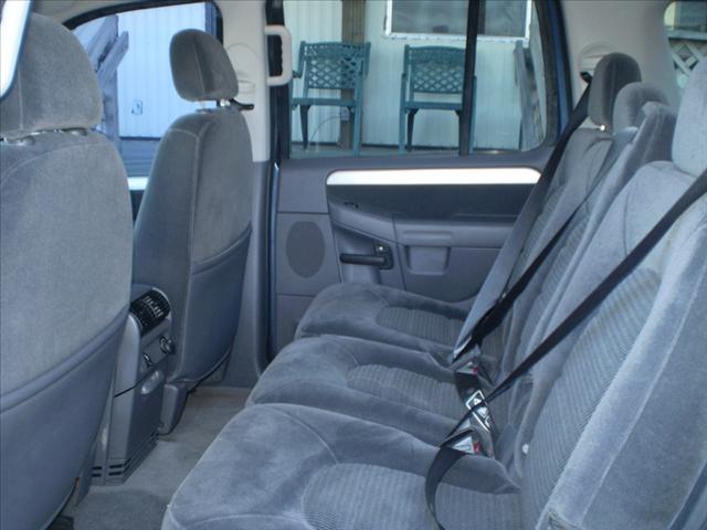 Ford Explorer 2003 photo 2