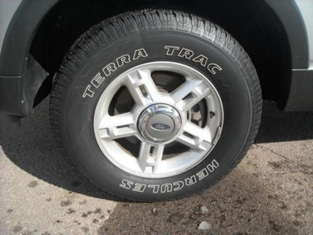 Ford Explorer 2003 photo 3