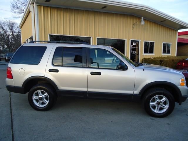 Ford Explorer 2003 photo 4