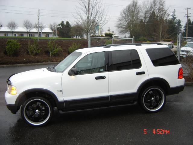 Ford Explorer 2003 photo 1
