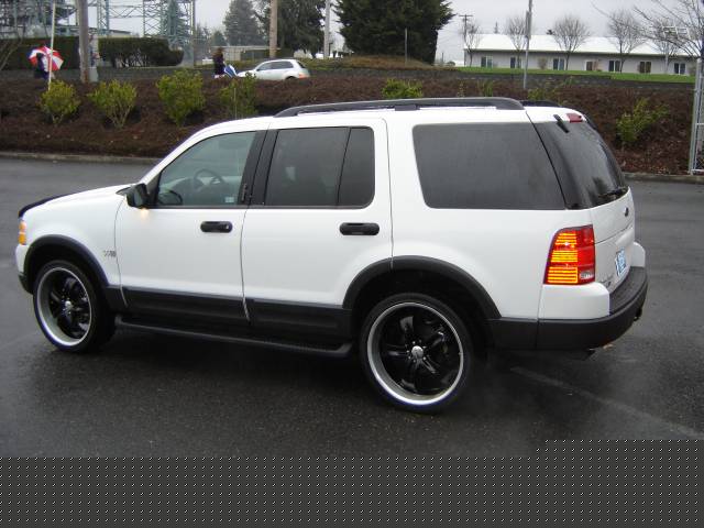 Ford Explorer 2003 photo 4