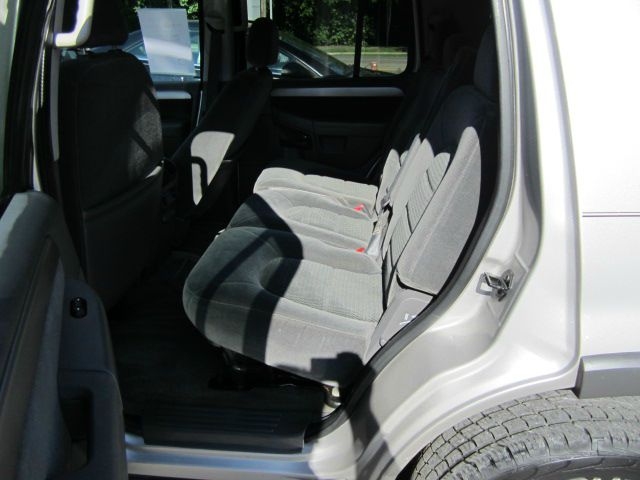 Ford Explorer 2003 photo 2