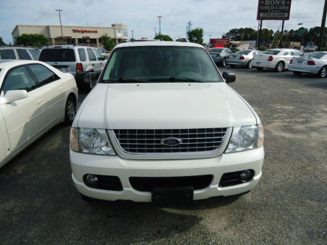 Ford Explorer 2003 photo 1