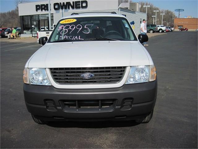 Ford Explorer 2003 photo 2