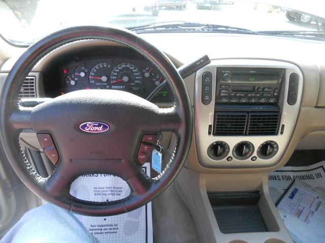 Ford Explorer 2003 photo 16