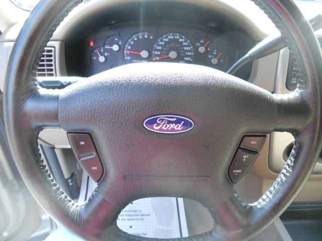 Ford Explorer 2003 photo 4