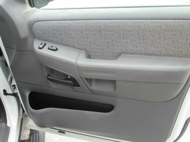 Ford Explorer 2003 photo 21