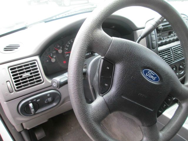 Ford Explorer 2003 photo 28