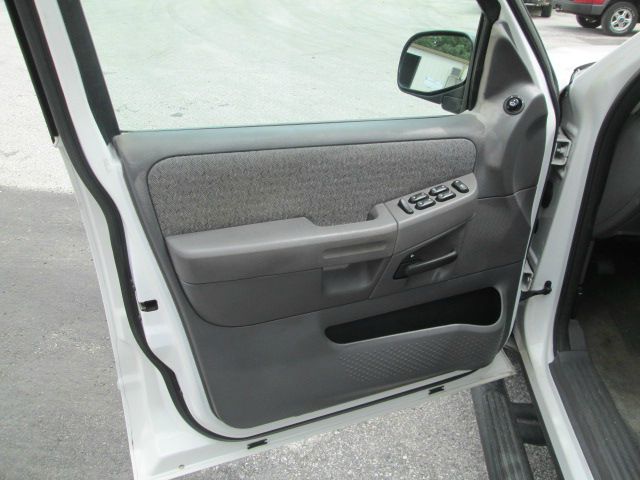 Ford Explorer 2003 photo 3