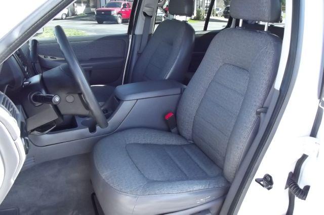 Ford Explorer 2003 photo 3