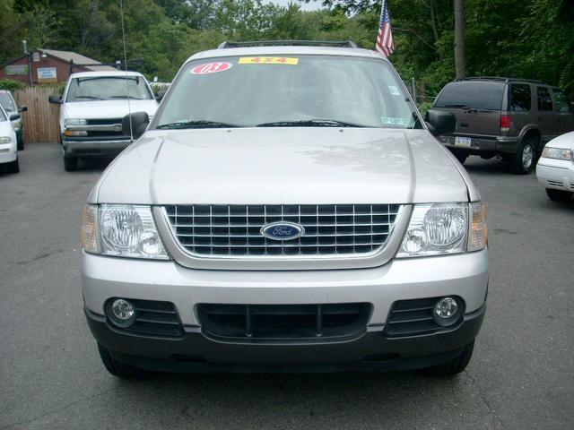 Ford Explorer 2003 photo 1