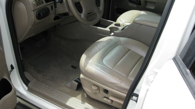 Ford Explorer 2003 photo 2