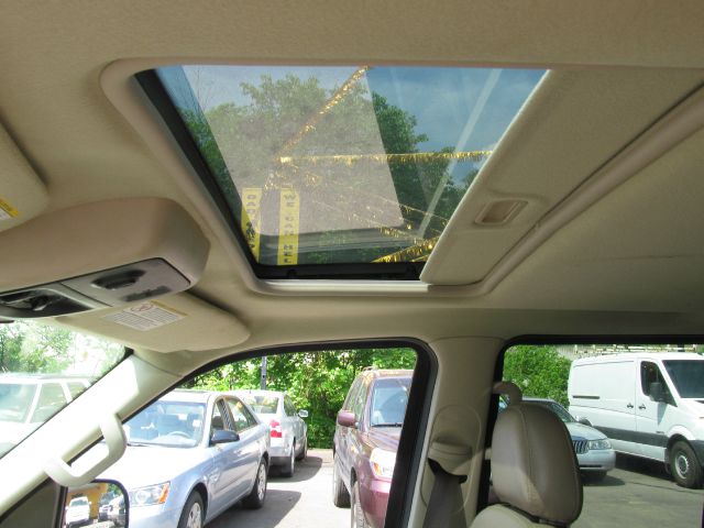 Ford Explorer 2003 photo 2