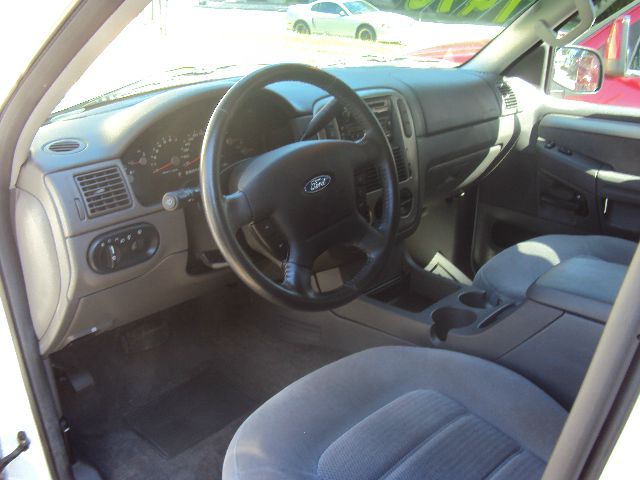 Ford Explorer 2004 photo 1