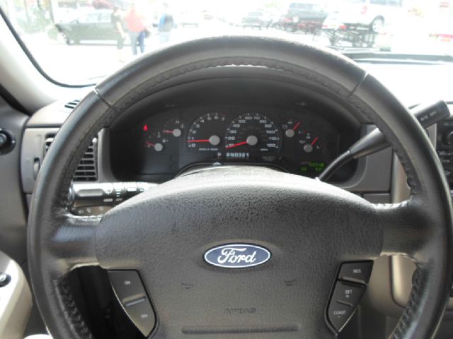 Ford Explorer 2004 photo 10