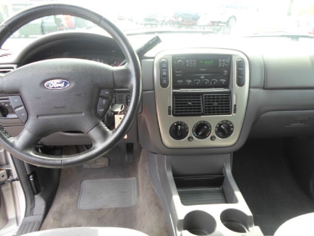 Ford Explorer 2004 photo 11